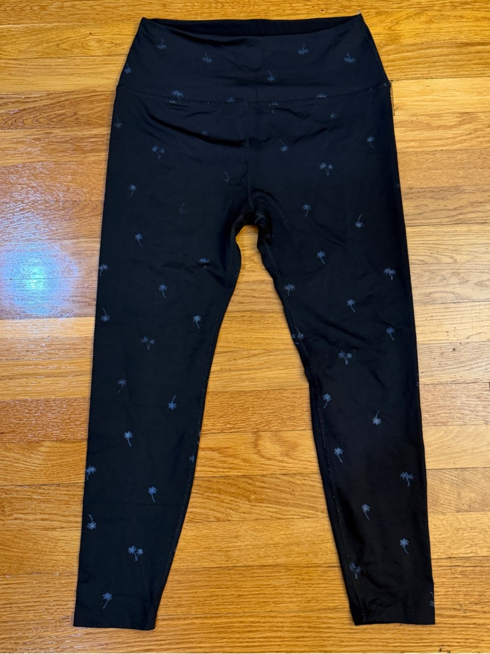Beyond Yoga Black Palm Tree High Waisted Midi Leggings - Size Large - Picture 2 of 8